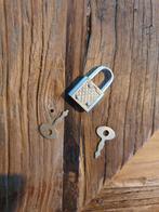 Antiek dagboek slotje, Ophalen