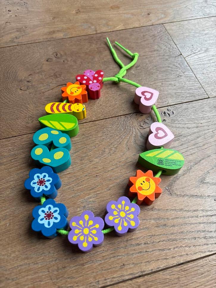 Houten kralenketting bloemen en bijtjes, Sieraden, Tassen en Uiterlijk, Kindersieraden, Gebruikt, Ketting, Overige kleuren, Ophalen of Verzenden