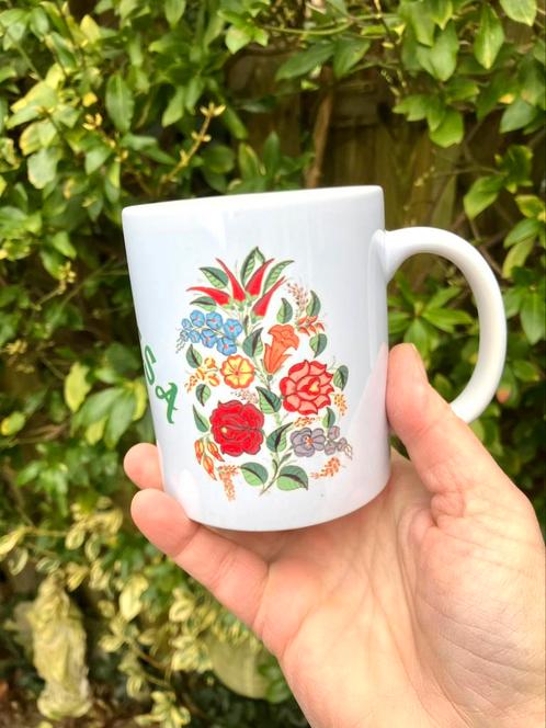 Grote mok Hongaarse Folklore bloemen 🌼🌶️, Huis en Inrichting, Keuken | Servies, Zo goed als nieuw, Kop(pen) en/of Schotel(s)