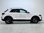 Volkswagen T-ROC 1.5I Sport / Trekhaak / Navi / CarPlay / Bl, Auto's, 4 cilinders, 150 pk, Leder en Stof, Wit