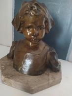 Bronzen buste van een meisje op marmeren sokkel, Antiek en Kunst, Ophalen of Verzenden
