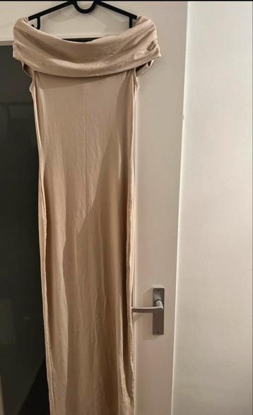 NA-KD Soft Line Off Shoulder Maxi Dress maat 34 beschikbaar voor biedingen
