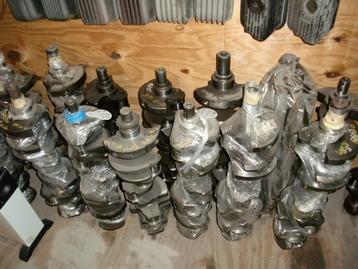 Te koop diverse V-8 motoronderdelen  beschikbaar voor biedingen