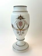 Witte opaline Bristol vaas met handbeschilderde bloemen, Ophalen of Verzenden