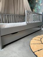 Petit Amelie Peuterbed Plume 140x70 grijs, 70 tot 85 cm, 140 tot 160 cm, Zo goed als nieuw, Ophalen