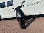 super nette Piaggio Zip 4 takt 2v geel kenteken, Fietsen en Brommers, Scooters | Piaggio, Ophalen, Maximaal 45 km/u, Zip, Zo goed als nieuw