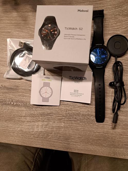 Mobvoi Tic Watch S2 Smartwatch voor Outdoor activiteiten, Sieraden, Tassen en Uiterlijk, Smartwatches, Gebruikt, Android, Zwart