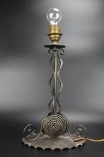 Amsterdamse School lamp Art Deco tafellamp smeedijzer c 1920, Gebruikt, Geen, Ophalen of Verzenden, Amsterdamse School / Art Deco