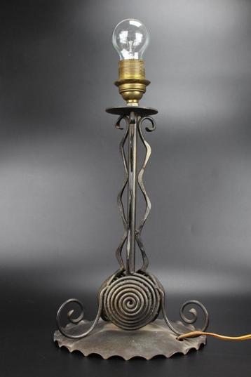 Amsterdamse School lamp Art Deco tafellamp smeedijzer c 1920 beschikbaar voor biedingen