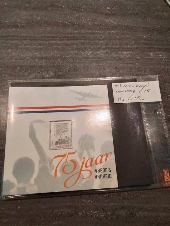 Prachtige zilveren postzegel 75 jaar Vrijheid. € 12,50., Postzegels en Munten, Postzegels | Nederland, Ophalen
