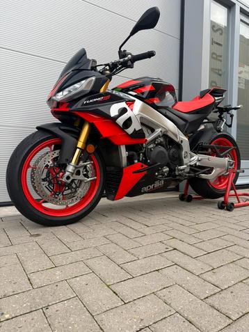 Mooie originele Aprilia Tuono V4 1100 Factory 2021 beschikbaar voor biedingen