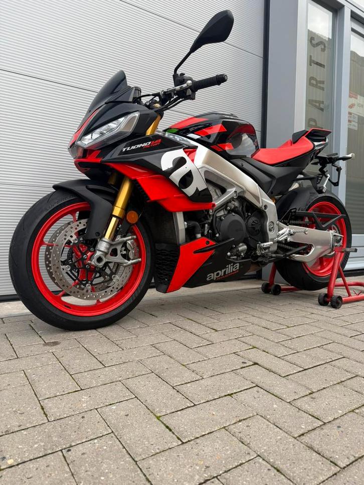 Mooie originele Aprilia Tuono V4 1100 Factory 2021, Motoren, Motoren | Aprilia, Bedrijf, Naked bike, meer dan 35 kW, 4 cilinders