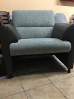 Fauteuil Mondi van Montel (2-kleurig, leer en stof), Huis en Inrichting, Ophalen, Zo goed als nieuw, Ruime fauteuil van zowel leer als stof.