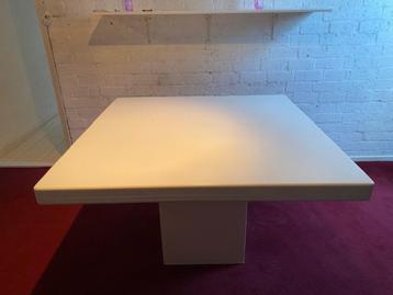 Eettafel/tafel vierkant 