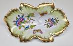 Herend Hongarije bladvorm schaaltje Queen Victoria VBO decor, Antiek en Kunst, Ophalen of Verzenden