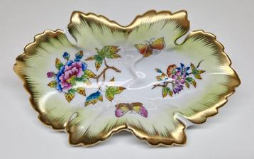 Herend Hongarije bladvorm schaaltje Queen Victoria VBO decor beschikbaar voor biedingen