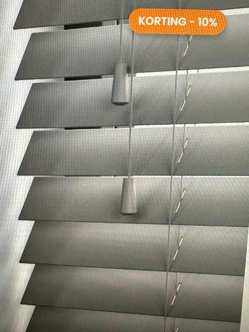 Gloednieuwe houten lamellen. Zitten nog in doos., Huis en Inrichting, Stoffering | Gordijnen en Lamellen, Nieuw, Grijs, Ophalen of Verzenden