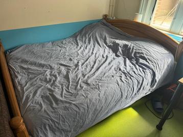 Goed bed gratis af te halen incl mattras 160x200