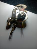 vintage souvenir hoedspeld met een Zwitsers thema. , Verzamelen, Speldjes, Pins en Buttons, Ophalen