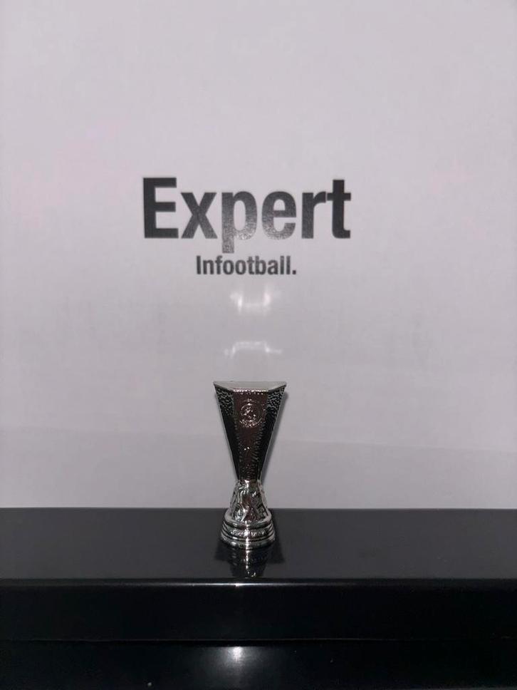 Europa league mini beker, Verzamelen, Sportartikelen en Voetbal, Nieuw, Beeldje of Poppetje, Buitenlandse clubs, Ophalen of Verzenden