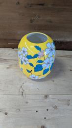 Happy Flowers Vaas - Villa Pottery, Geel, Aardewerk of Porselein, Ophalen of Verzenden, Zo goed als nieuw