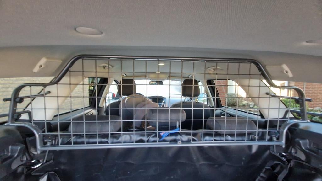 Travall Hondenrek Ford Focus Wagon (2014- 2018), Auto diversen, Hondenrekken, Gebruikt, Ophalen of Verzenden