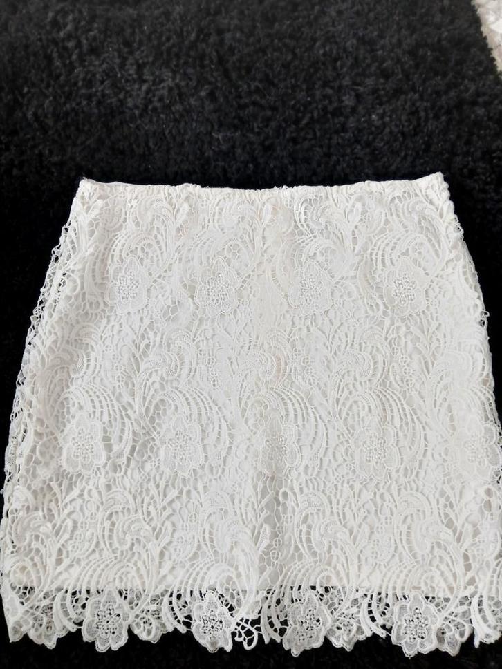 Kort kanten rokje - elastisch, Kleding | Dames, Rokken, Zo goed als nieuw, Maat 42/44 (L), Wit, Boven de knie, Ophalen of Verzenden