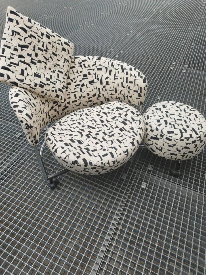 Cassina Girotonda fauteuil met voetenbank, Huis en Inrichting, Fauteuils, Zo goed als nieuw, Metaal, Stof, 75 tot 100 cm, 150 cm of meer