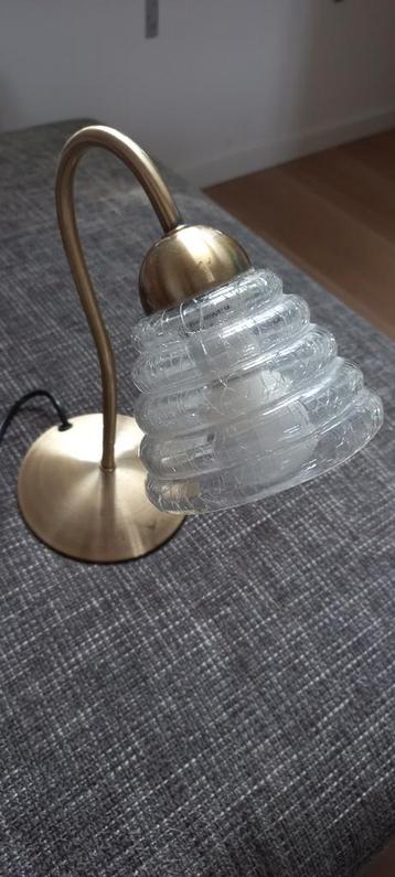 TRIO LEUCHTEN TAFEL/BED LAMP  MESSING GERIBBELD GLAZEN KAP beschikbaar voor biedingen