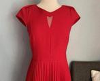 Karen Millen rode dames geplooide jurk 38-M modern design, Maat 38/40 (M), Nieuw, Ophalen of Verzenden, A