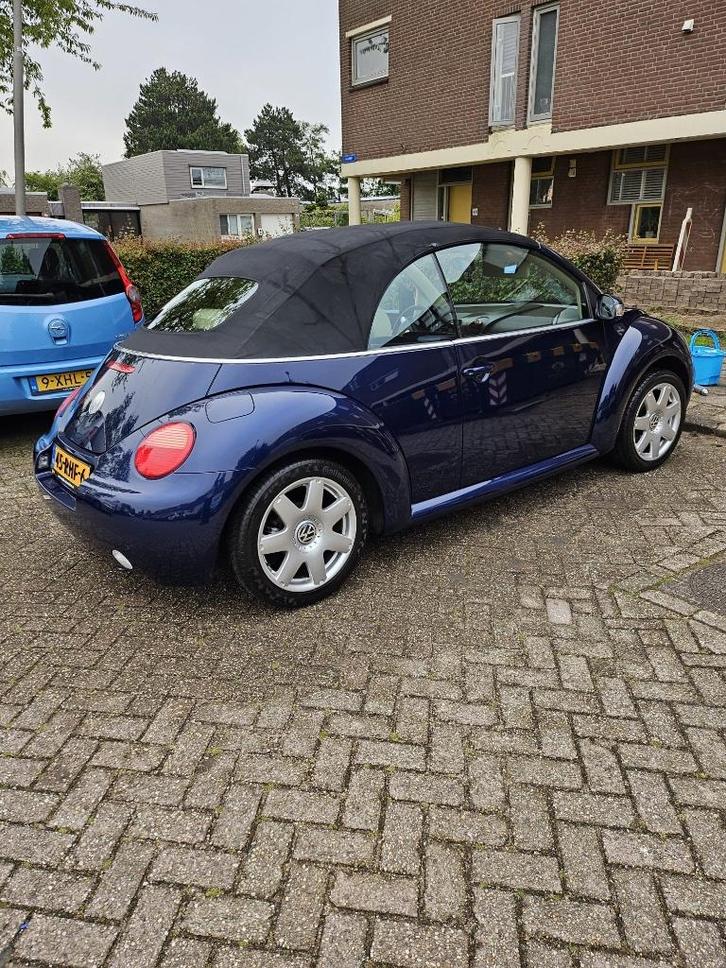 Volkswagen Beetle Cabrio – Blauw, Stoer & Zomers! (2003), Auto's, Volkswagen, Particulier, Beetle (Kever), Radio, Benzine, Hatchback