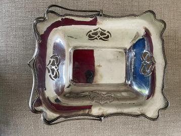 Antieke Engelse verzilverde schaal met hengsel beschikbaar voor biedingen