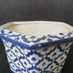 Vintage wit en blauwe Chinese vaasplanter handbeschilderd, Antiek en Kunst, Antiek | Porselein, Ophalen of Verzenden