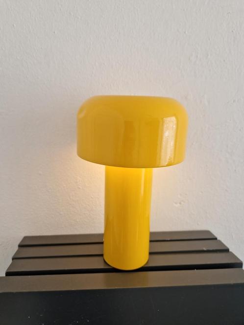 Minimalistische tafellamp design geel met standen, Huis en Inrichting, Lampen | Tafellampen, Zo goed als nieuw, Minder dan 50 cm