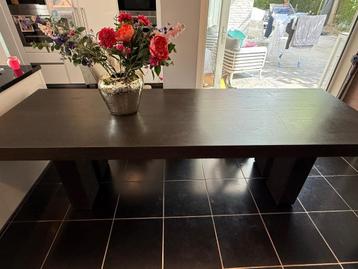 Mooie massieve eikenhouten eettafel beschikbaar voor biedingen