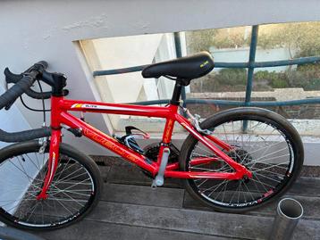 Vuelta Elite Kinderfiets - Zo Goed Als Nieuw! beschikbaar voor biedingen