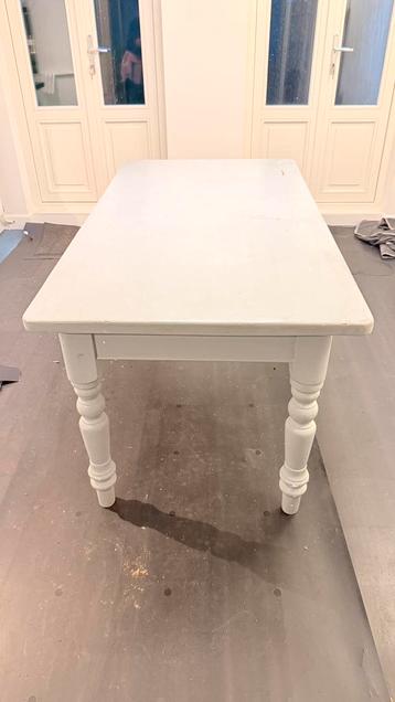 Houten tafel brocante beschikbaar voor biedingen