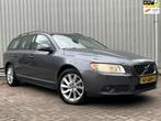 Volvo V70 2.5T Kinetic Leer Keyless Trekhaak 5 cilinder!, Auto's, Voorwielaandrijving, Zwart, 2521 cc, 92 €/maand