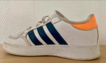Adidas maat 29 beschikbaar voor biedingen