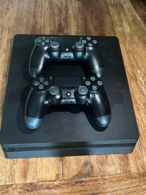Playstation 4 slim met twee controllers, Spelcomputers en Games, Spelcomputers | Sony PlayStation 4, Zo goed als nieuw, Slim, Met 2 controllers