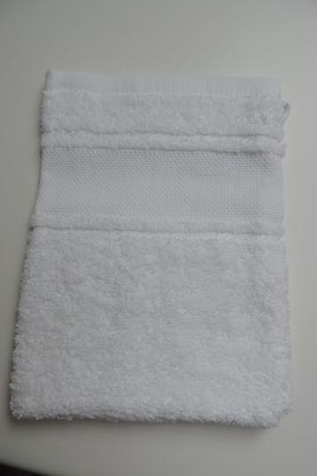 Nieuw wit washandje met aïdarand beschikbaar voor biedingen
