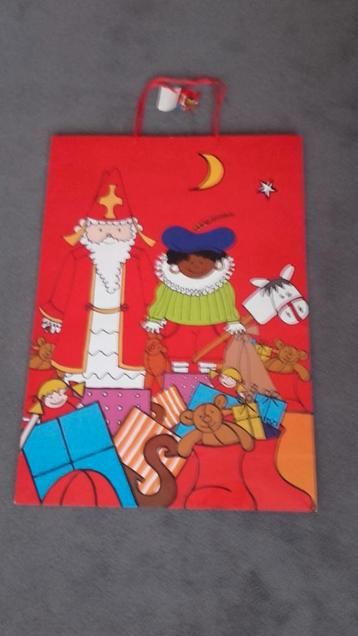 2 Grote Sint Cadeautassen - 48x17,5x72 cm beschikbaar voor biedingen