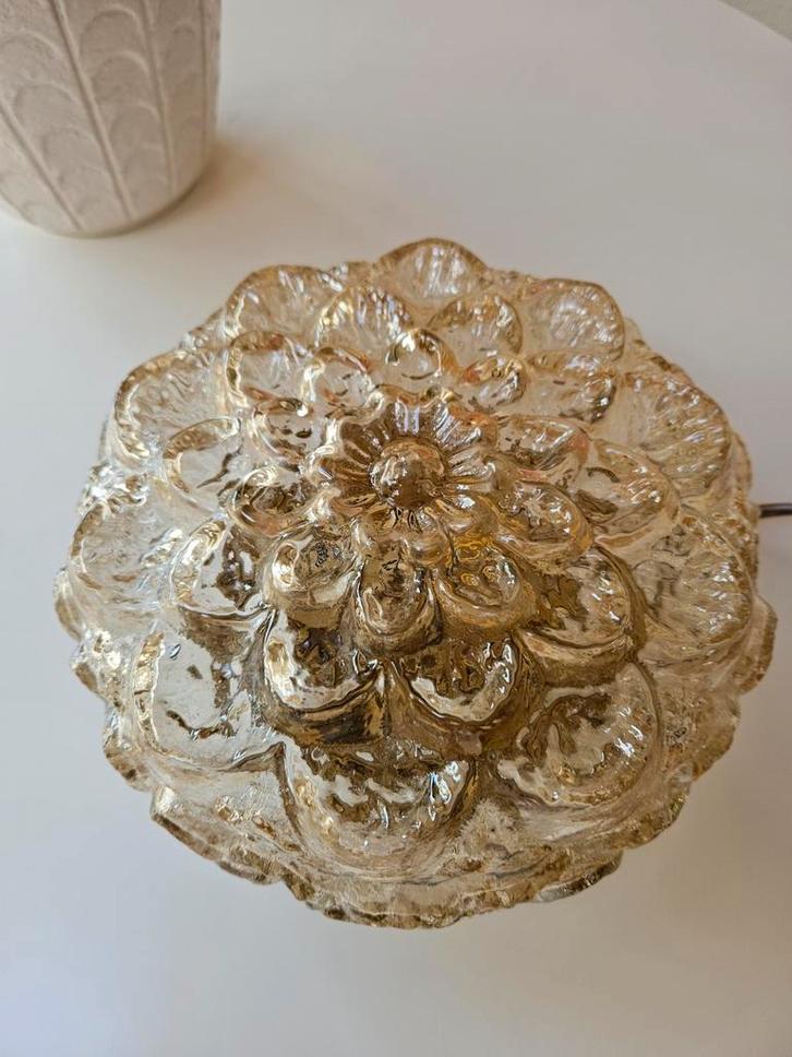 Vintage amberkleurige glazen bloem wandlamp plafonniere, Huis en Inrichting, Lampen | Wandlampen, Gebruikt, Glas, Metaal, Ophalen of Verzenden