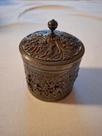 Zilverkleurig theedoosje met Reliëf, Antiek en Kunst, Antiek | Goud en Zilver, Ophalen of Verzenden, Zilver