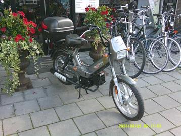 Tomos quadro e-start met olie tank en Topkoffer  beschikbaar voor biedingen