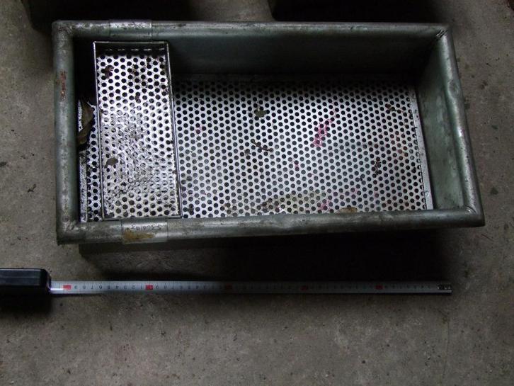 Lekbakken ex nl leger tbv opvang olie., Verzamelen, Militaria | Algemeen, Landmacht, Overige typen, Nederland, Ophalen