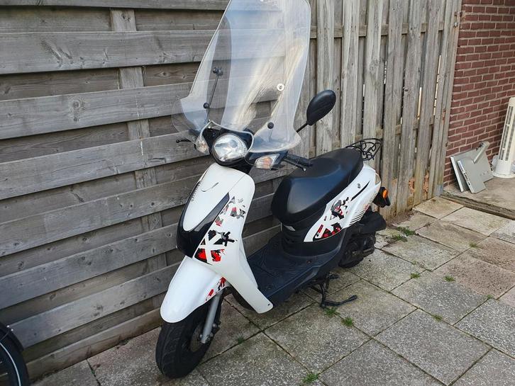 Mooie Longjia Scooter van 2017, Fietsen en Brommers, Snorfietsen en Snorscooters, Gebruikt, Overige merken, Benzine, Ophalen