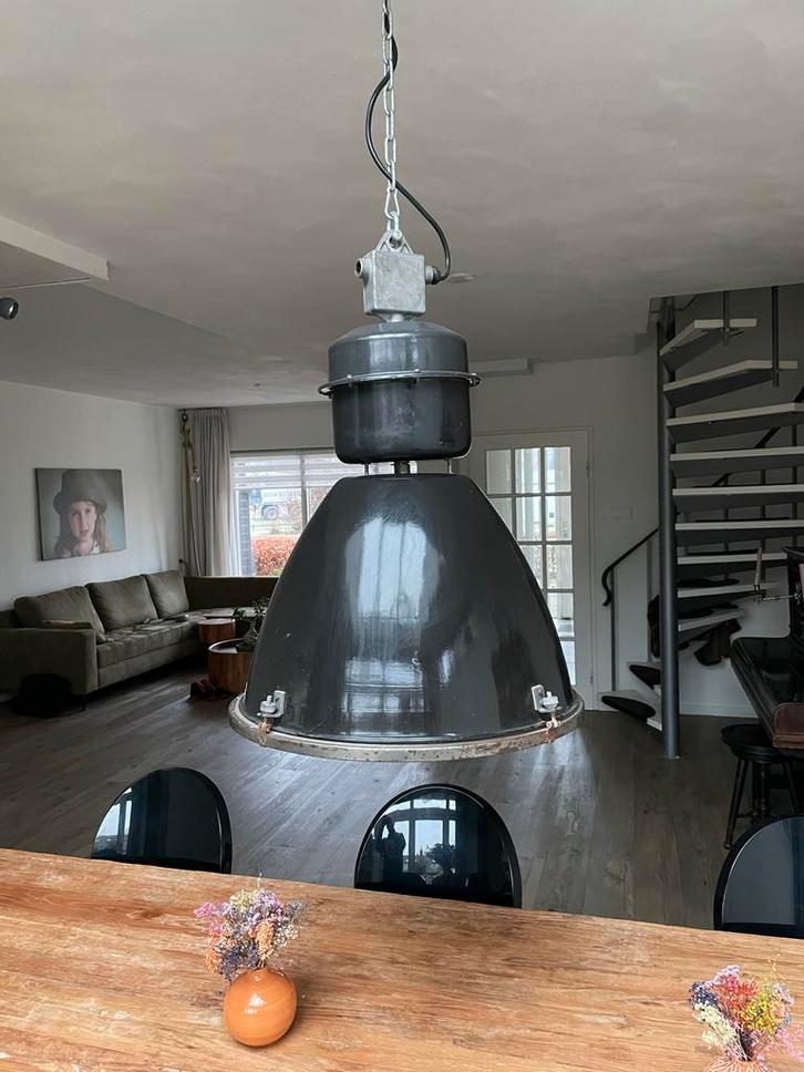 Industriële fabriekslamp met motor, Huis en Inrichting, Lampen | Hanglampen, Gebruikt, 75 cm of meer, Metaal, Ophalen of Verzenden