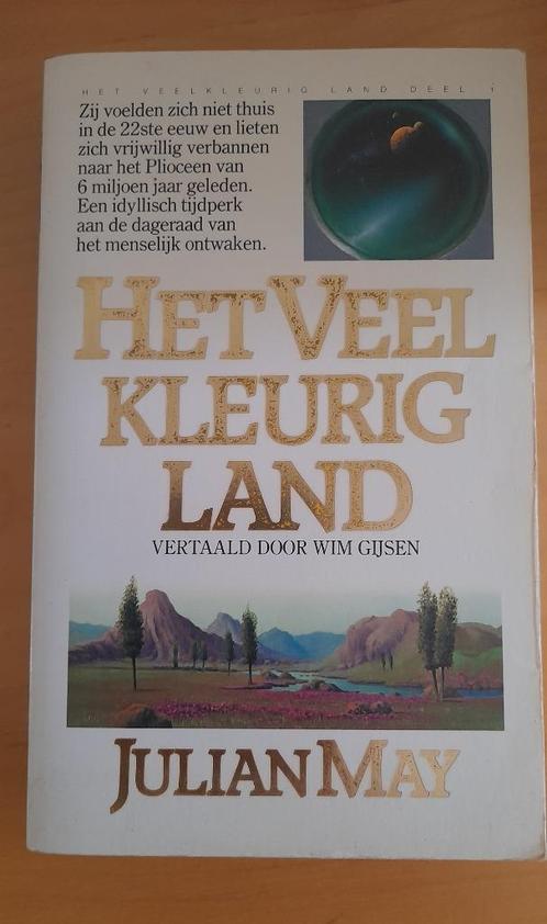 Julian May - Het Veelkleurig Land (deel 1), Boeken, Science fiction, Gelezen, Ophalen of Verzenden