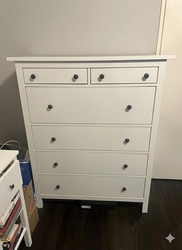 Mooie kast met veel lades beschikbaar voor biedingen